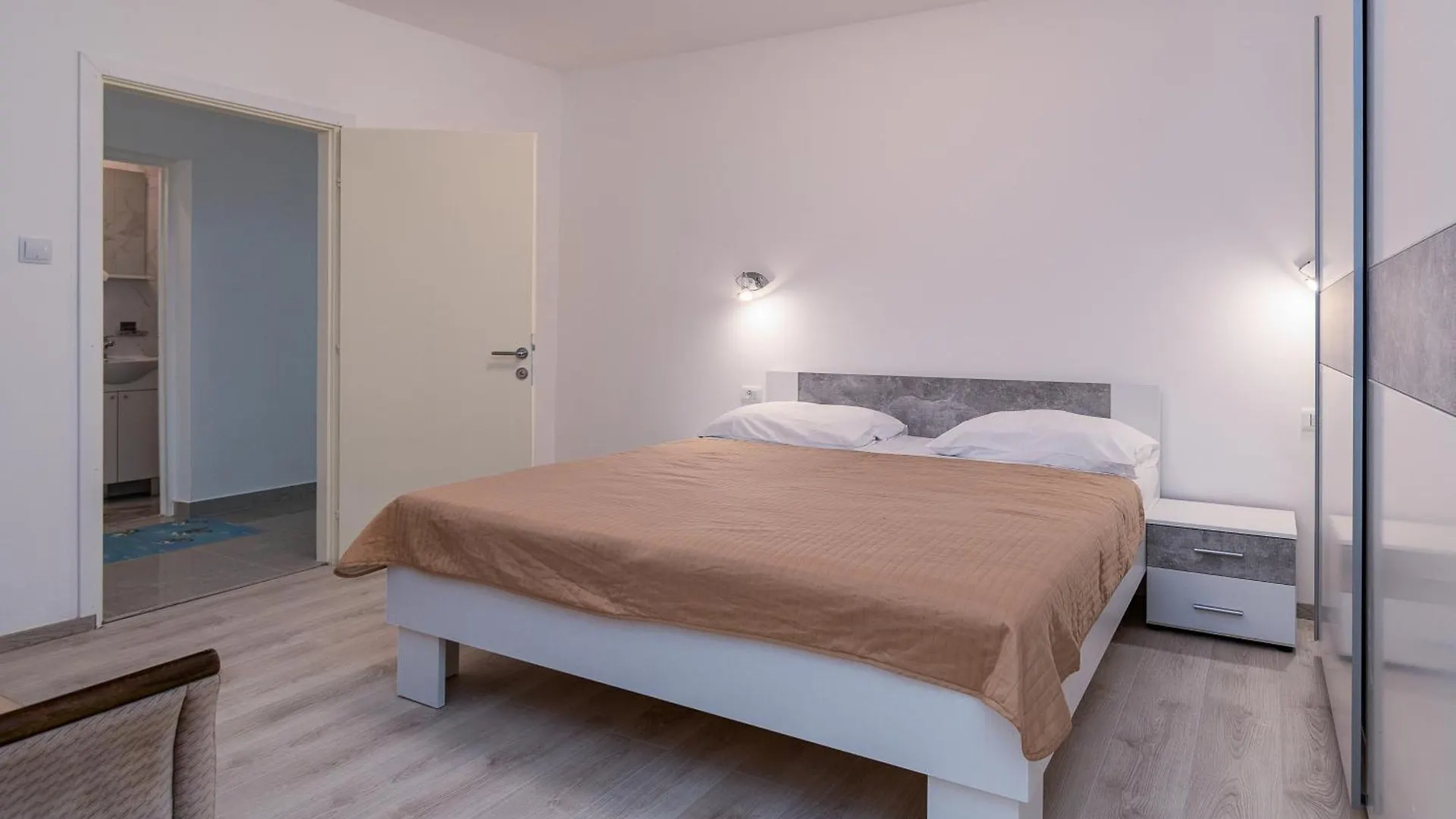 Apartments By The Sea Klenovica, Novi Vinodolski - 5557 0*, Klenovica Croatia